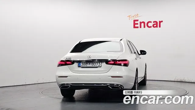 Mercedes-Benz E-Class 2021 thumb 6