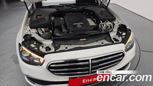 Mercedes-Benz E-Class 2021 thumb 9