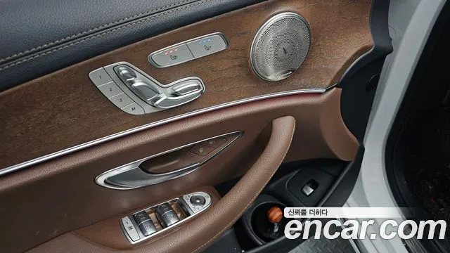 Mercedes-Benz E-Class 2021 thumb 10