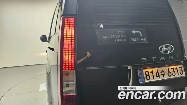 Hyundai Staria 2023 thumb 3