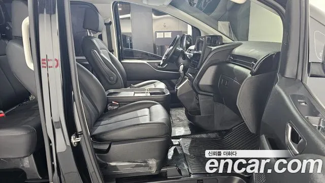 Hyundai Staria 2023 thumb 4