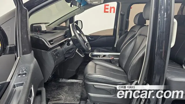Hyundai Staria 2023 thumb 6