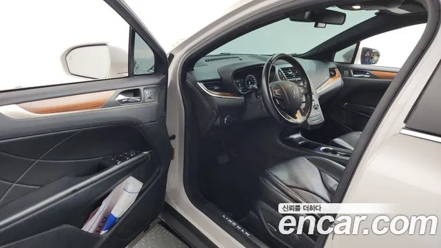Lincoln MKC 2017 thumb 10