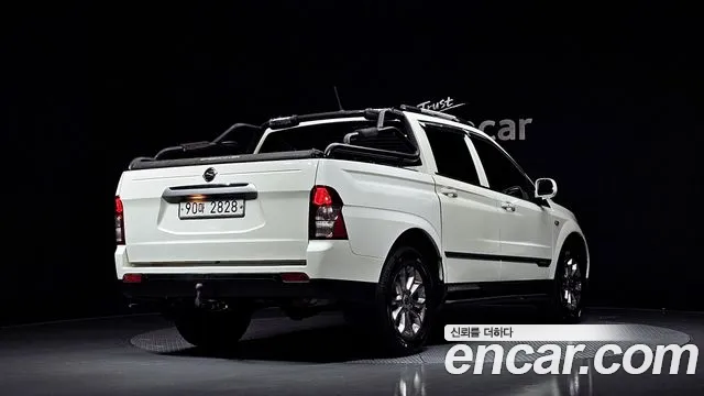 KGM Korando 2015 thumb 2