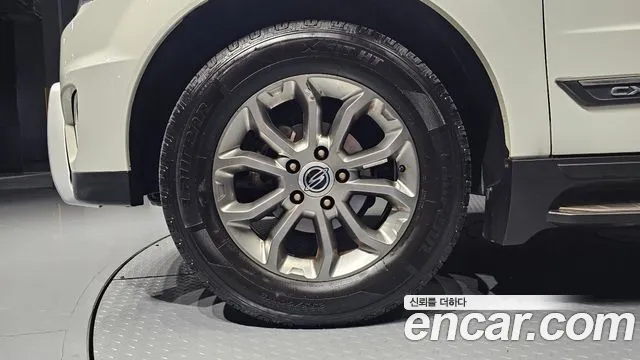 KGM Korando 2015 thumb 5