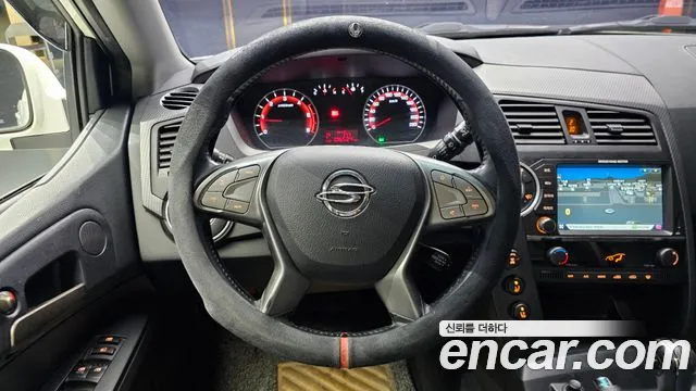 KGM Korando 2015 thumb 12