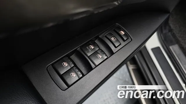KGM Korando 2015 thumb 11