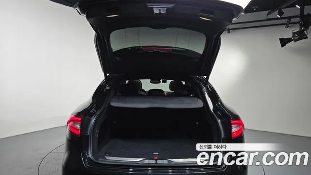 Maserati Levante 2018 thumb 4