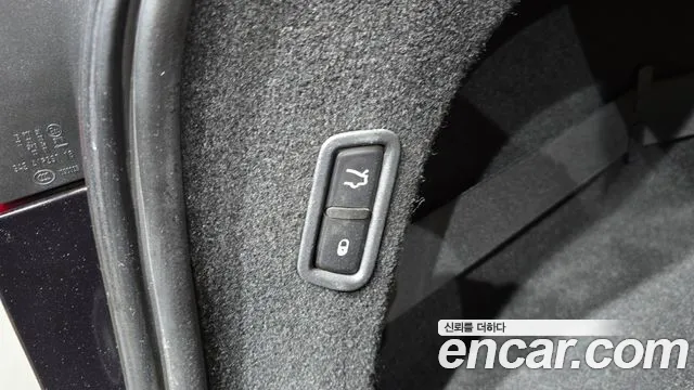 Maserati Levante 2018 thumb 12