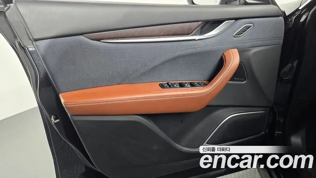Maserati Levante 2018 thumb 11