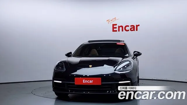 Porsche Panamera 2018 thumb 4