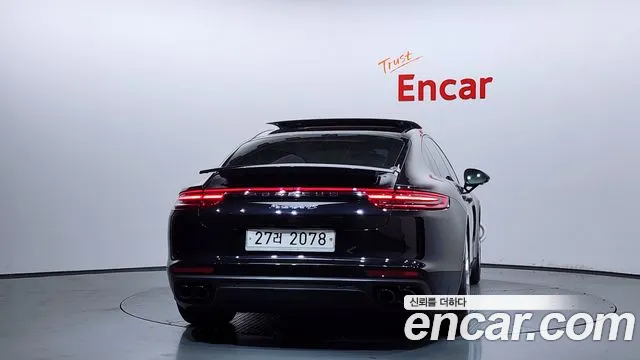 Porsche Panamera 2018 thumb 9