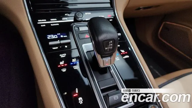Porsche Panamera 2018 thumb 12