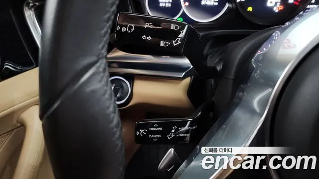 Porsche Panamera 2018 thumb 10