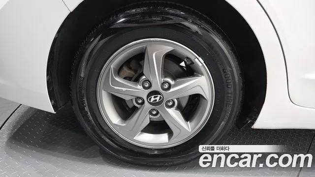 Hyundai Avante 2016 thumb 4