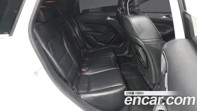 Mercedes-Benz B-Class 2016 thumb 11