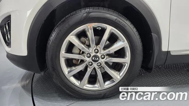Kia Sorento 2017 thumb 8