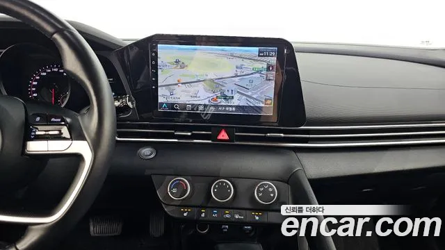 Hyundai Elantra 2022 thumb 2