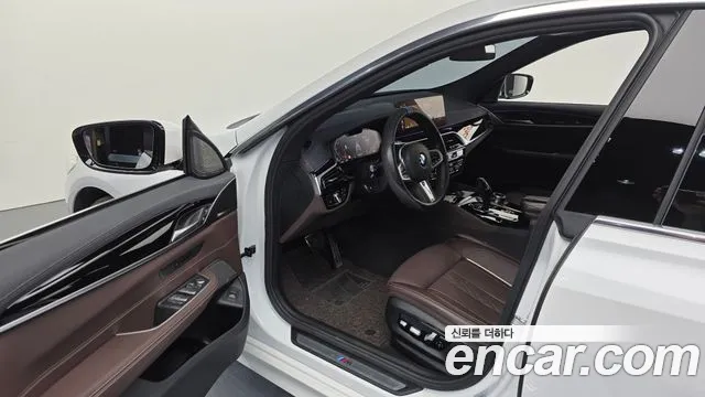 BMW 6 серии Gran Turismo 2023 thumb 7
