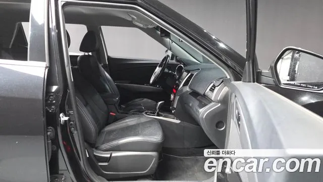 KGM Tivoli 2015 thumb 8