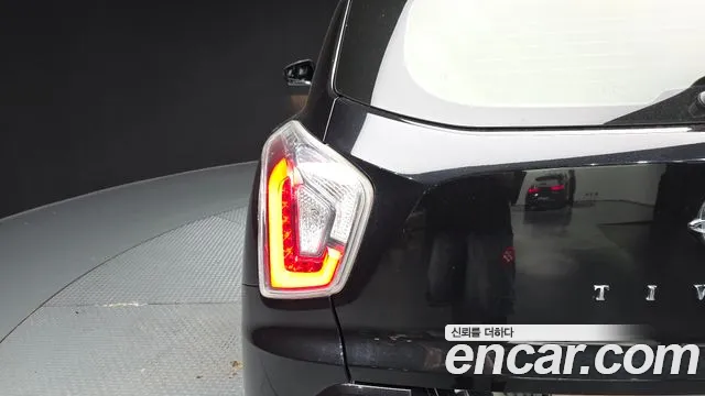 KGM Tivoli 2015 thumb 12