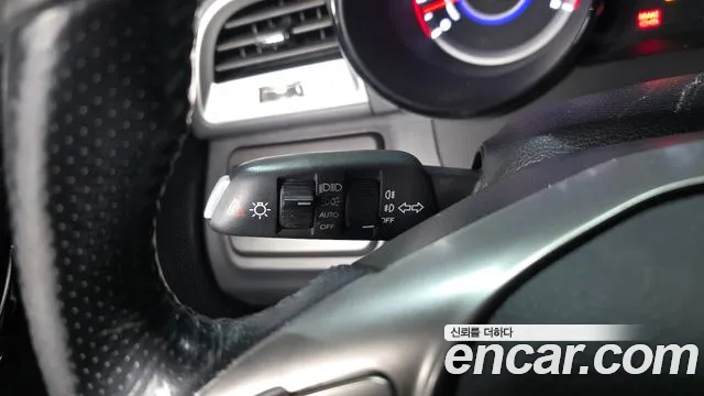 KGM Tivoli 2015 thumb 4