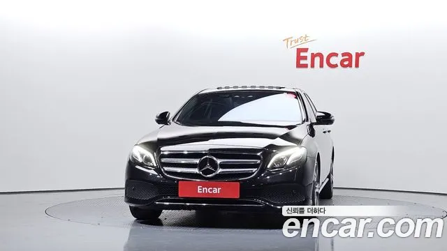 Mercedes-Benz E-Class 2017 thumb 8