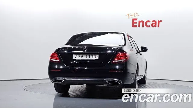 Mercedes-Benz E-Class 2017 thumb 7