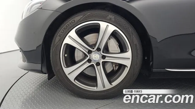 Mercedes-Benz E-Class 2017 thumb 12