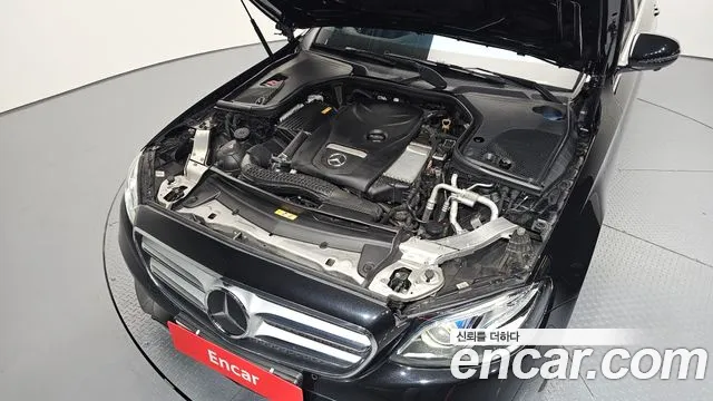 Mercedes-Benz E-Class 2017 thumb 9