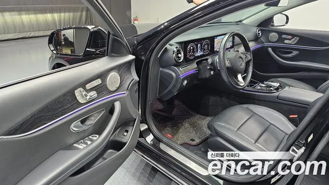 Mercedes-Benz E-Class 2017 thumb 3