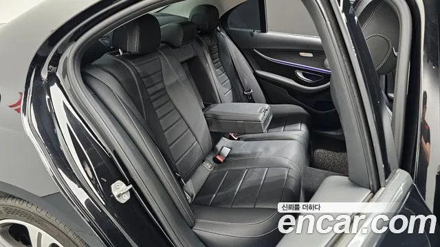 Mercedes-Benz E-Class 2017 thumb 6