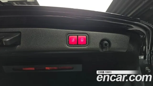 Mercedes-Benz E-Class 2017 thumb 11