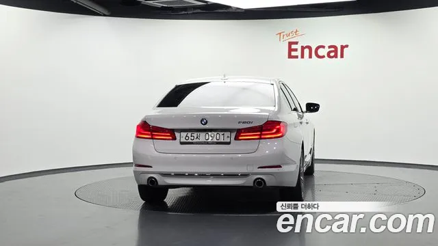 BMW 5 серии 2019 thumb 8