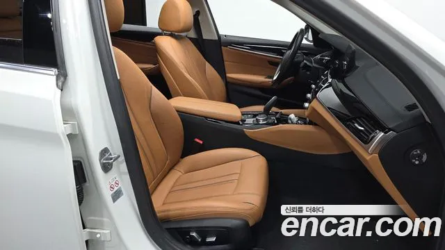 BMW 5 серии 2019 thumb 3