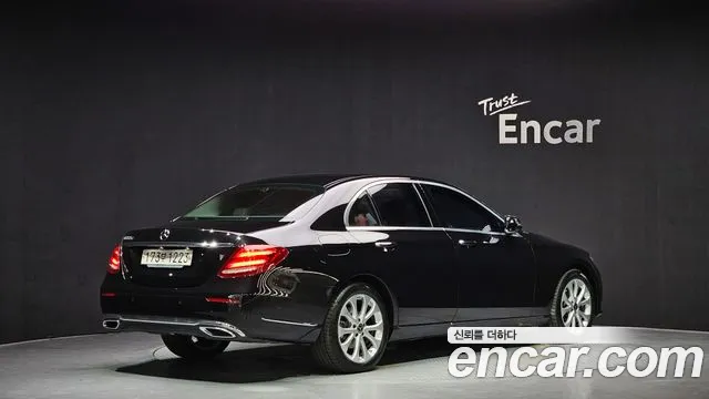 Mercedes-Benz E-Class 2019 thumb 7