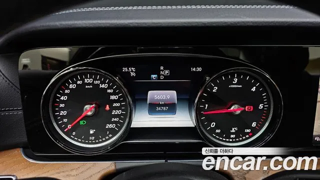Mercedes-Benz E-Class 2019 thumb 9