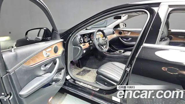 Mercedes-Benz E-Class 2019 thumb 4