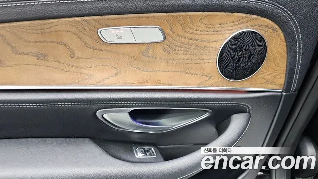Mercedes-Benz E-Class 2019 thumb 6