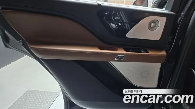 Lincoln Aviator 2022 thumb 2