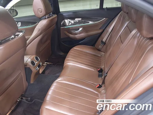 Mercedes-Benz E-Class 2021 thumb 9