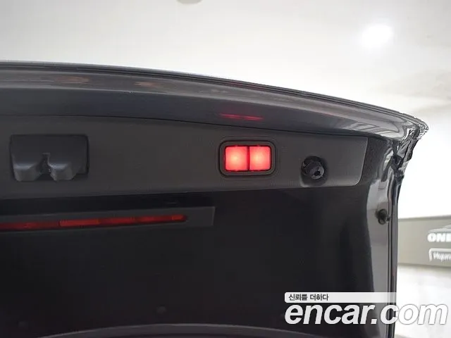 Mercedes-Benz E-Class 2021 thumb 10