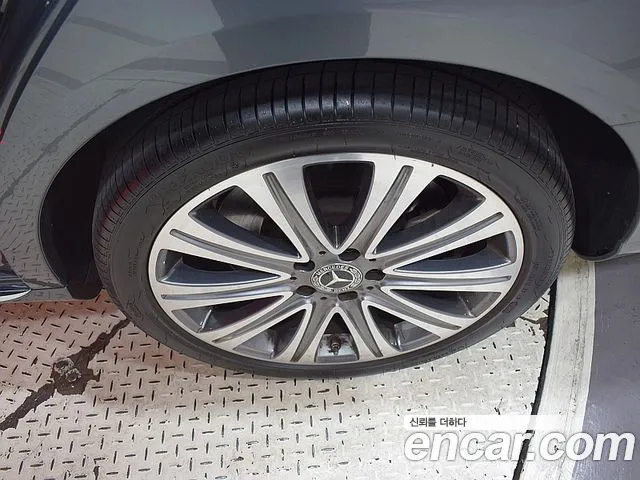 Mercedes-Benz E-Class 2021 thumb 11