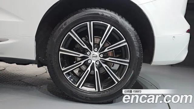 Volvo XC60 2018 thumb 5