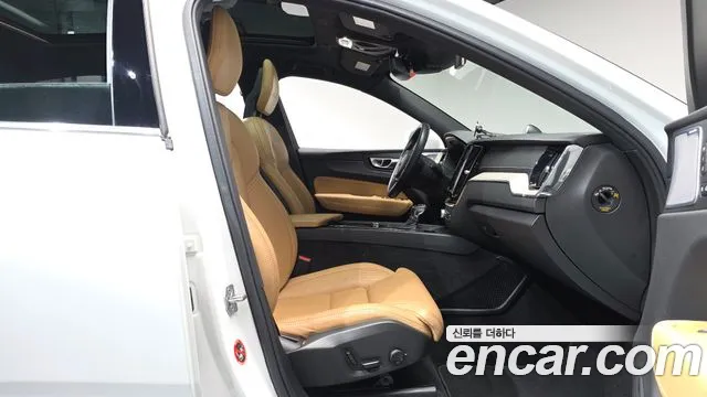 Volvo XC60 2018 thumb 9