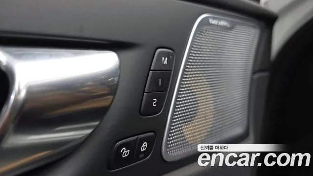 Volvo XC60 2018 thumb 7