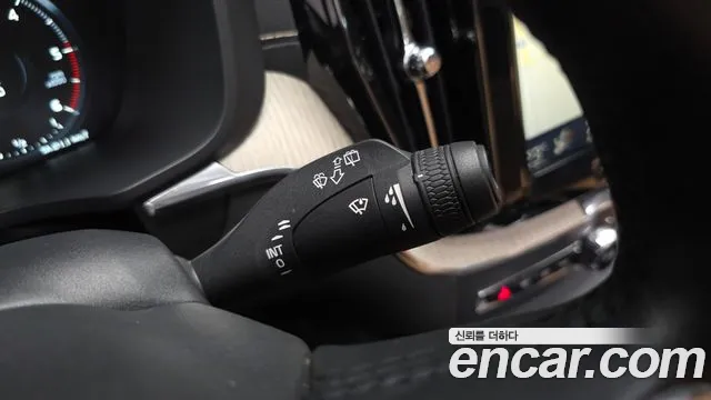 Volvo XC60 2018 thumb 10