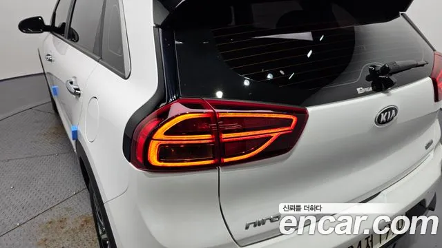 Kia Niro 2021 thumb 3