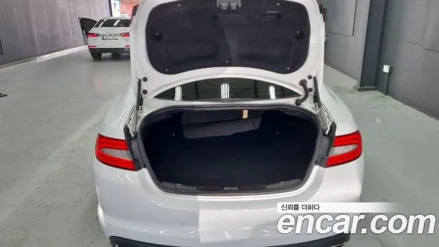 Jaguar XF 2013 thumb 2
