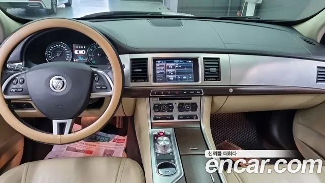 Jaguar XF 2013 thumb 7
